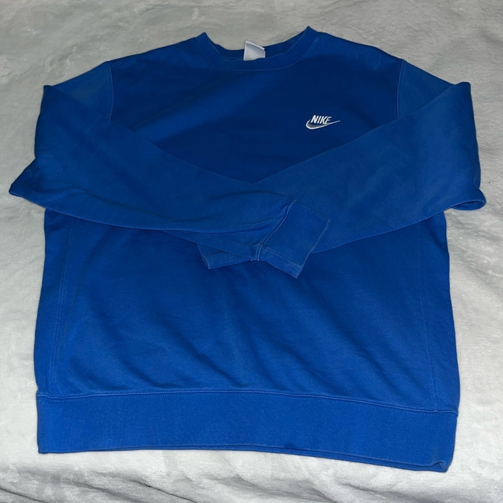 Lightweight royal blue Nike crew neck